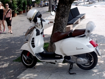 CitiScooters are inspired by Vespas, which are very popular in European countries, as main modes of transportations. Courtesy of Flickr 